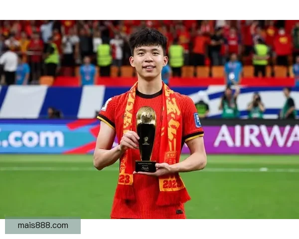 王钰栋笑到合不拢嘴浙江队欧冠级中场驾到新赛季进球如雨狂飙不断